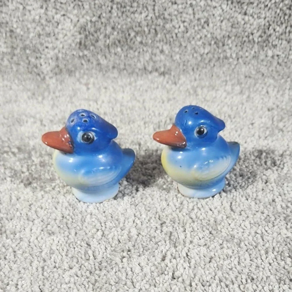 Blue Bird Salt and Pepper Shakers Ceramic Vintage Style Set‎